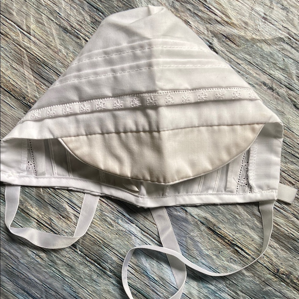 Vintage Crisp White Bonnet Hat with Chin Ties - Picture 2 of 4